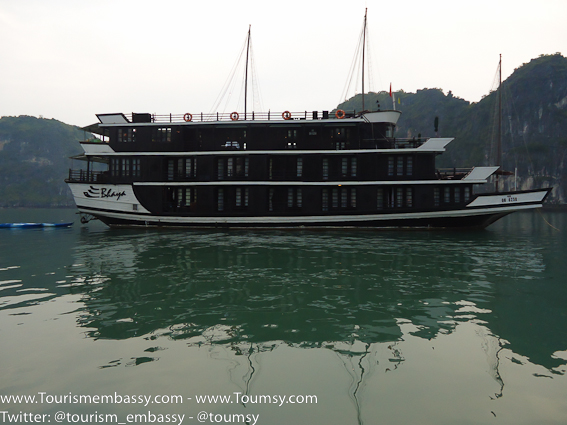 Halong bay cruise boat